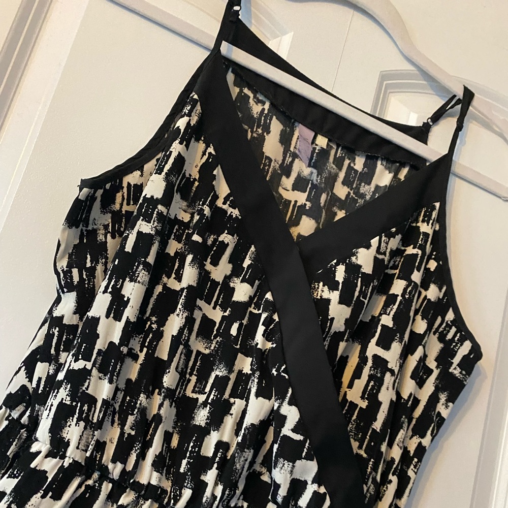 Lulu’s Black & White Mini Dress 🖤🤍